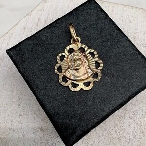 14K Gold Jesus Christ Sacred Heart Pendant Vintage Religious Charm 1.90g .89"